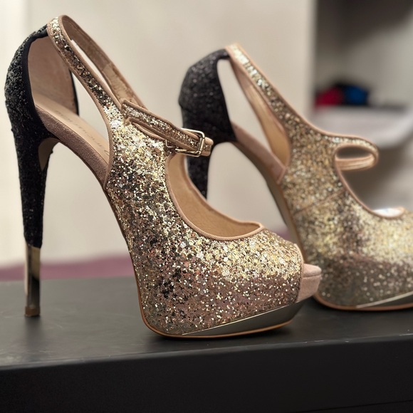 Heels - Picture 2 of 4